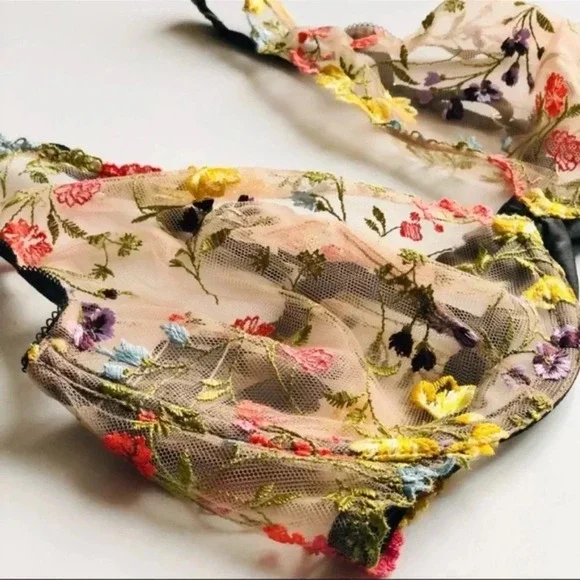 Victoria’s Secret Dream Angel Unlined Plunge with Matching Garter & Black Panty